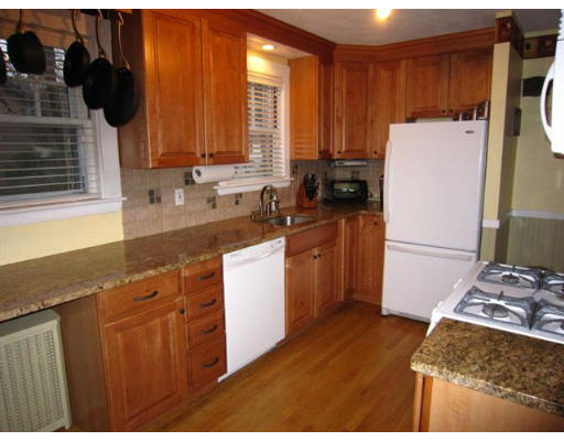 561 Lexington St(stanley Road Waltham, MA 02452 - Photo 4 of 20
