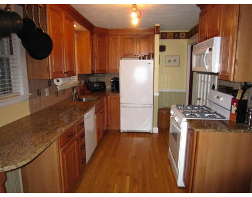 561 Lexington St(stanley Road Waltham, MA 02452 - Photo 5 of 20