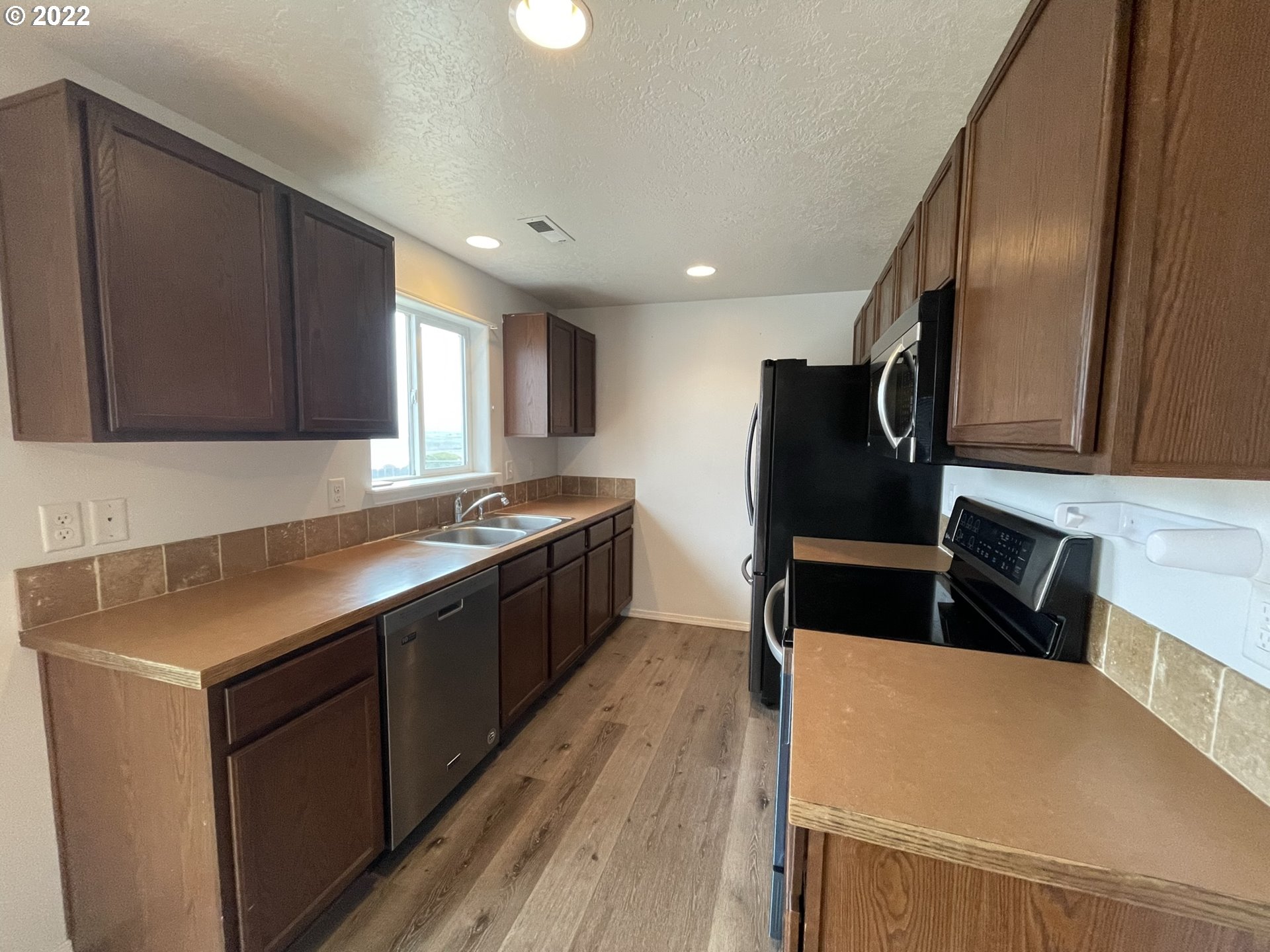 3105 Blue Jay Way Umatilla, OR 97882 - Photo 5 of 23