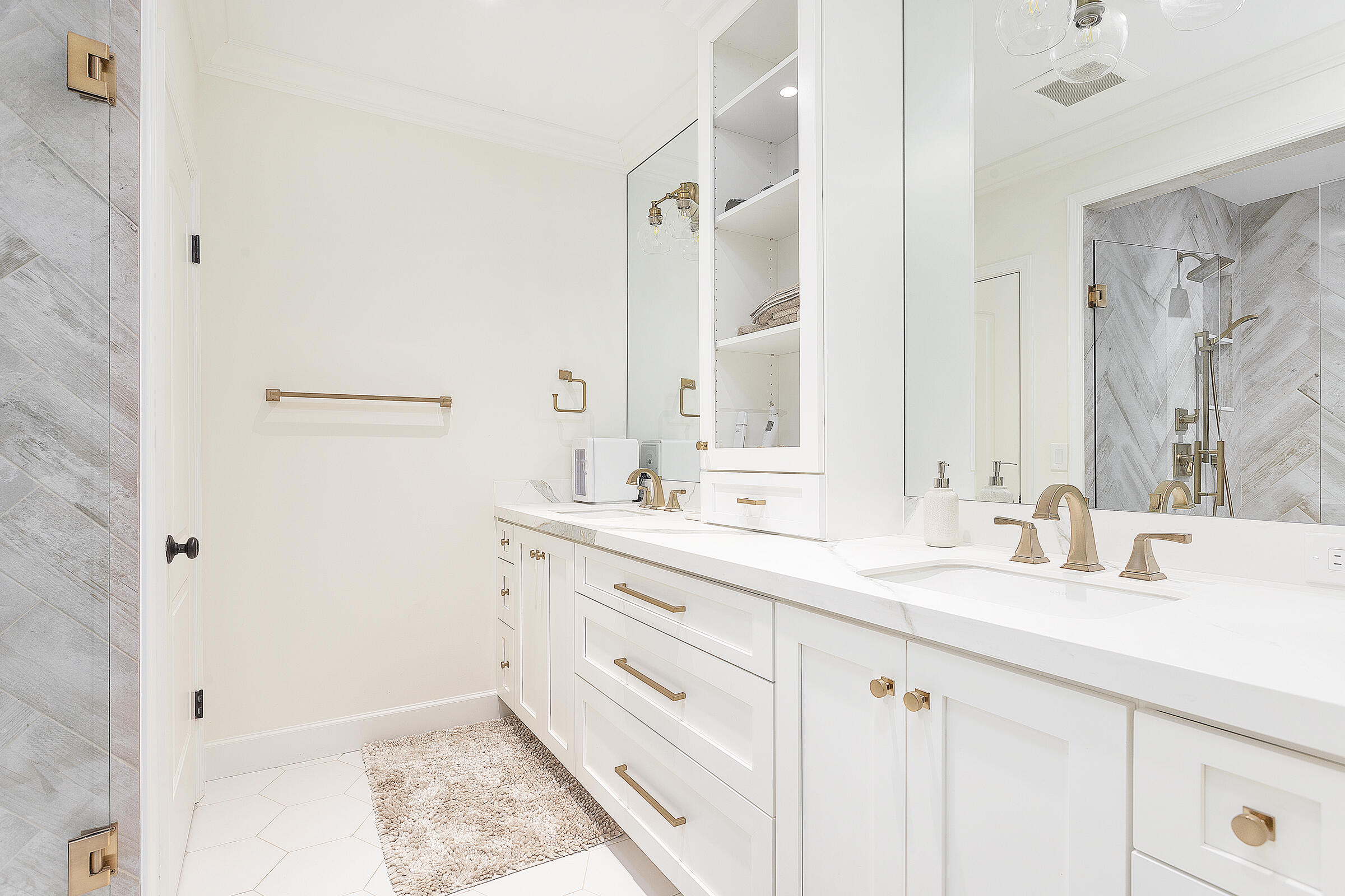 13307 Polo Club Road, Unit C206 Wellington, FL 33414 - Photo 20 of 33 22_MasterVanity