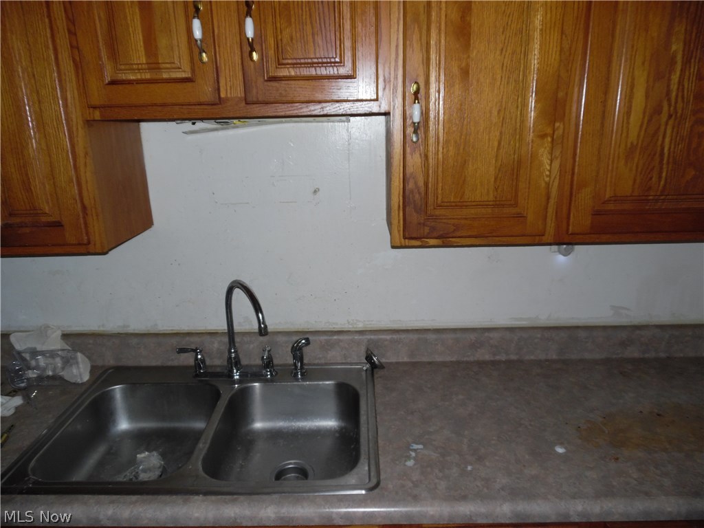473 Eddy Road Cleveland, OH 44108 - Photo 3 of 12 Gallery Image 3