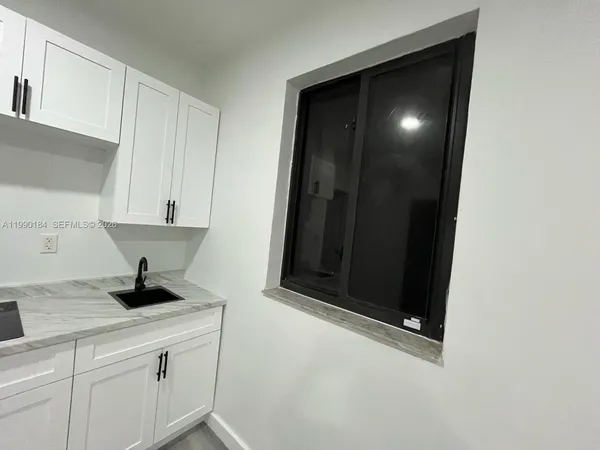 $1,800 | Tamiami, Miami, FL 33184