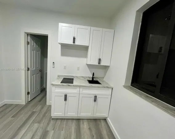 $1,800 | Tamiami, Miami, FL 33184