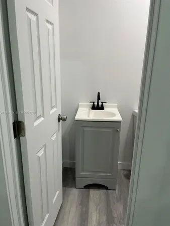 $1,800 | Tamiami, Miami, FL 33184