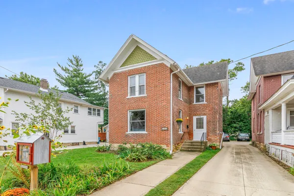 $295,000 | 446 West Park Avenue, Aurora, IL 60506