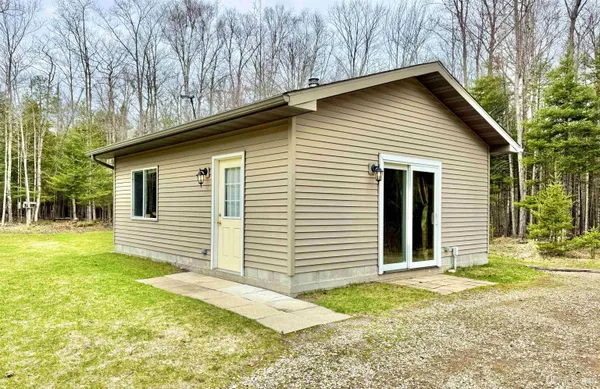 $127,500 | 6613 Stonington Aa 5, Rapid River, MI 49878