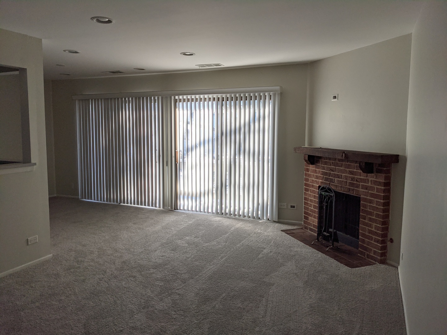 70 Margate Court, Unit C2 Schaumburg, IL 60193 - Photo 11 of 35 a view of empty room with fireplace