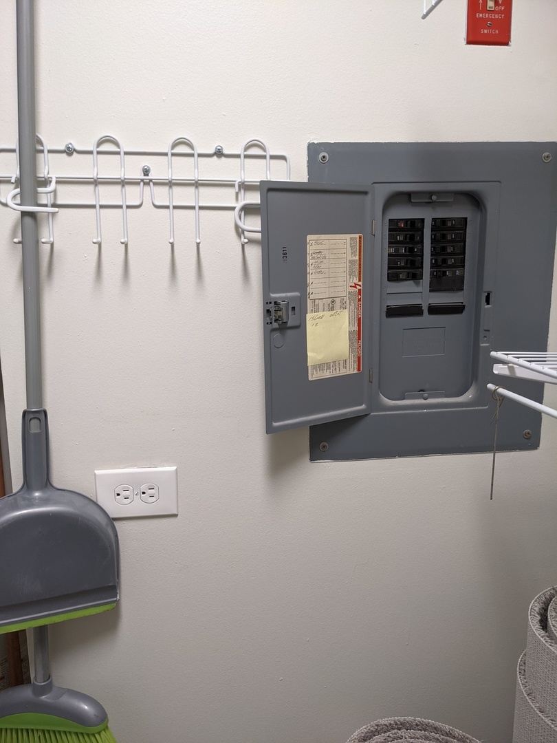 70 Margate Court, Unit C2 Schaumburg, IL 60193 - Photo 22 of 35 a view of rooftop