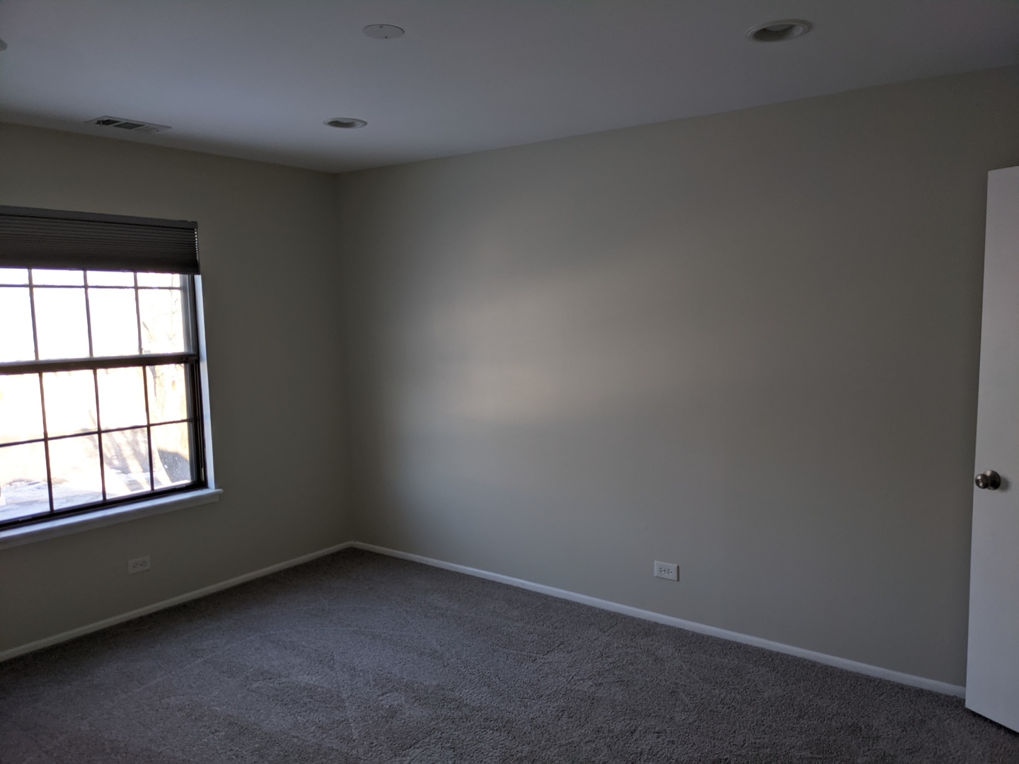 70 Margate Court, Unit C2 Schaumburg, IL 60193 - Photo 27 of 35 an empty room with a window