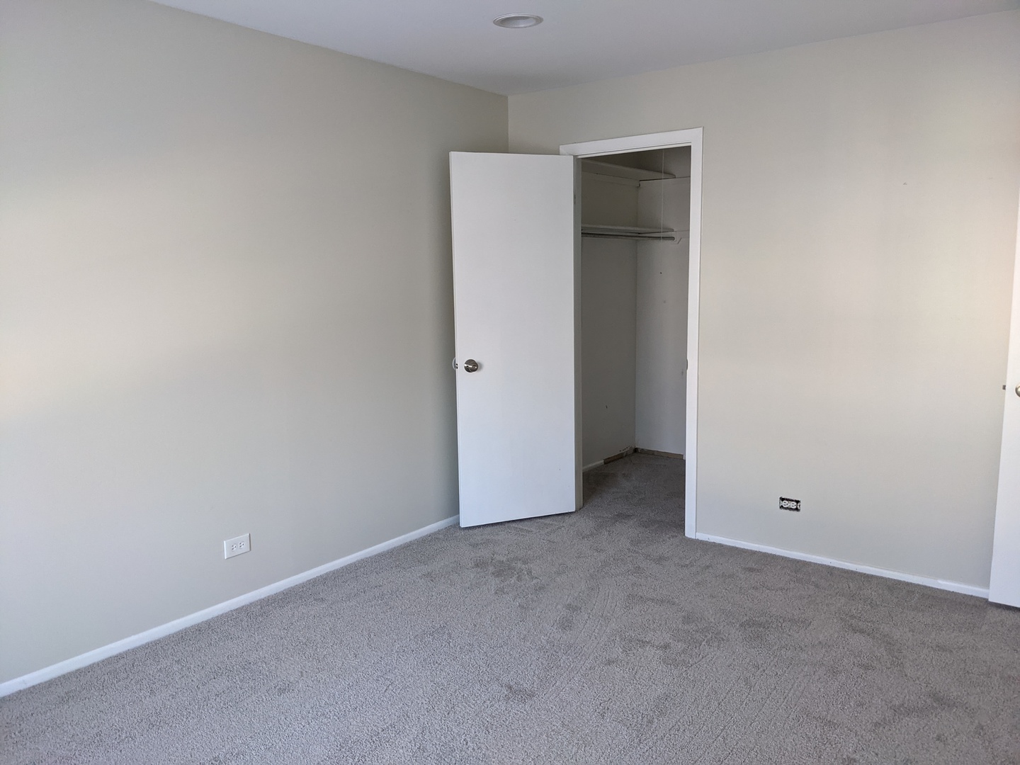 70 Margate Court, Unit C2 Schaumburg, IL 60193 - Photo 28 of 35 an empty room with closet area