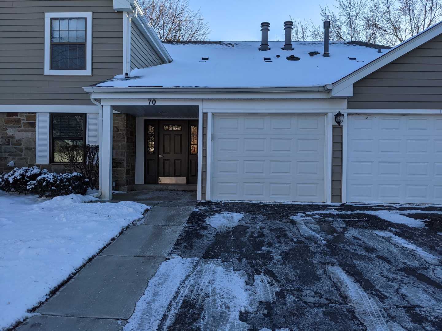 70 Margate Court, Unit C2 Schaumburg, IL 60193 - Photo 4 of 35 a front view of a house