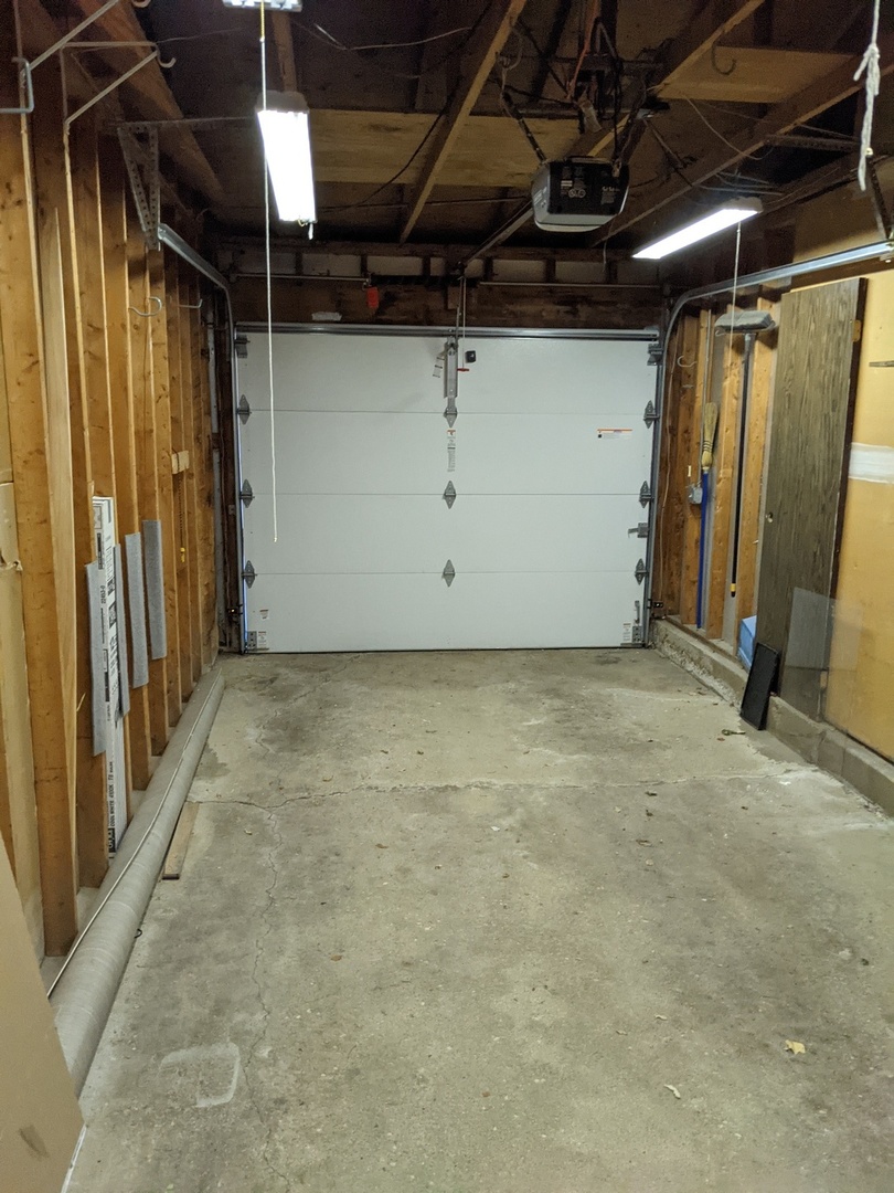 70 Margate Court, Unit C2 Schaumburg, IL 60193 - Photo 9 of 35 a view of room