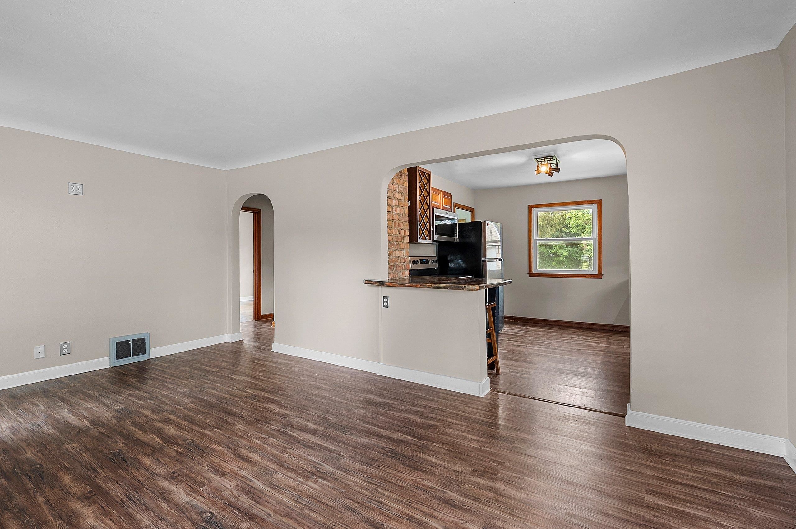 2214 North Division Street Appleton, WI 54911 - Photo 11 of 51