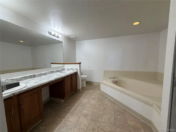 $1,795 | 12043 West Cross Drive, Unit 107, Littleton, CO 80127