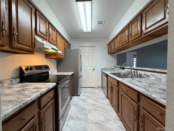 $1,795 | 12043 West Cross Drive, Unit 107, Littleton, CO 80127