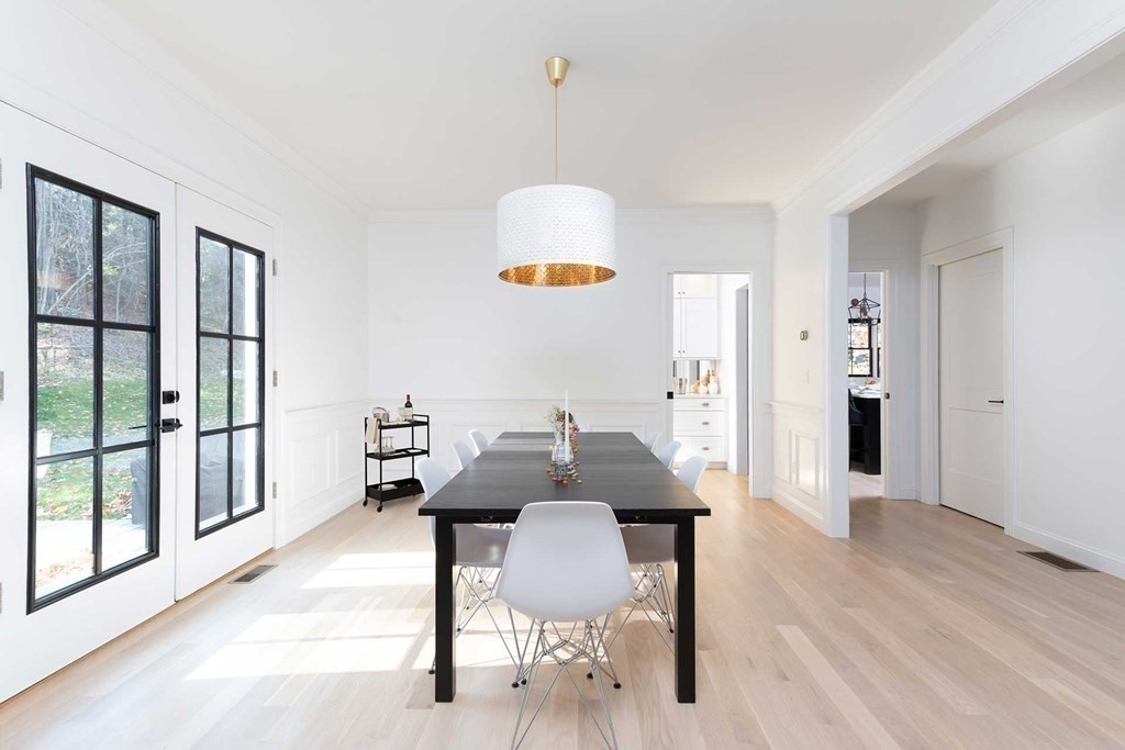 60 Old Road Weston, MA 02493 - Photo 12 of 42