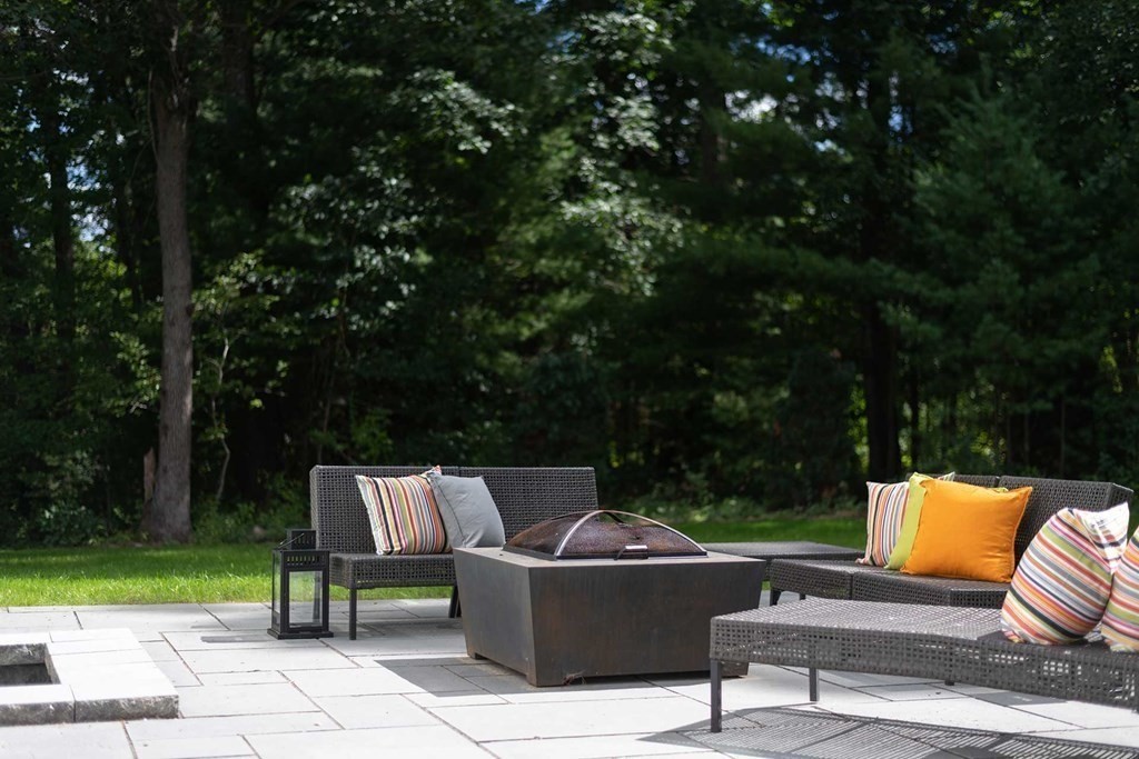 60 Old Road Weston, MA 02493 - Photo 39 of 42