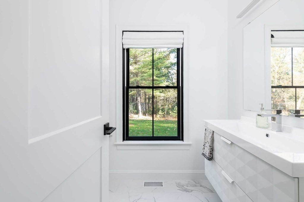 60 Old Road Weston, MA 02493 - Photo 9 of 42