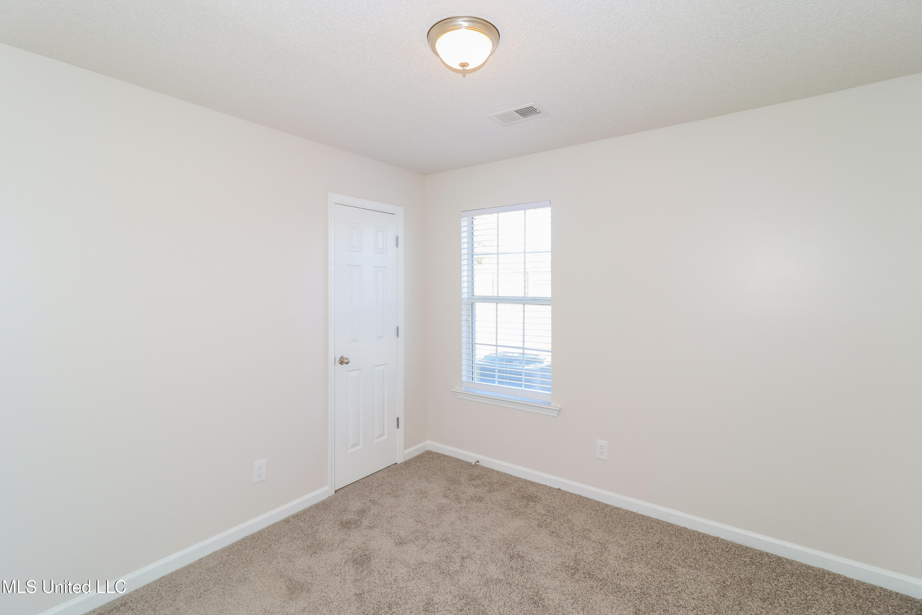 5890 Carrel Cove Southaven, MS 38671 - Photo 11 of 15 012-photo-bedroom-15006398