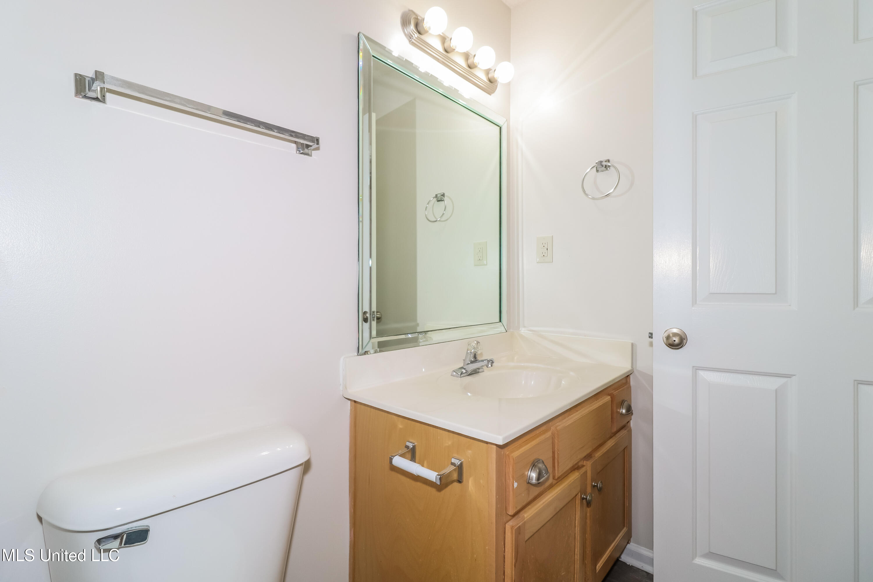 5890 Carrel Cove Southaven, MS 38671 - Photo 13 of 15 014-photo-bathroom-15006386