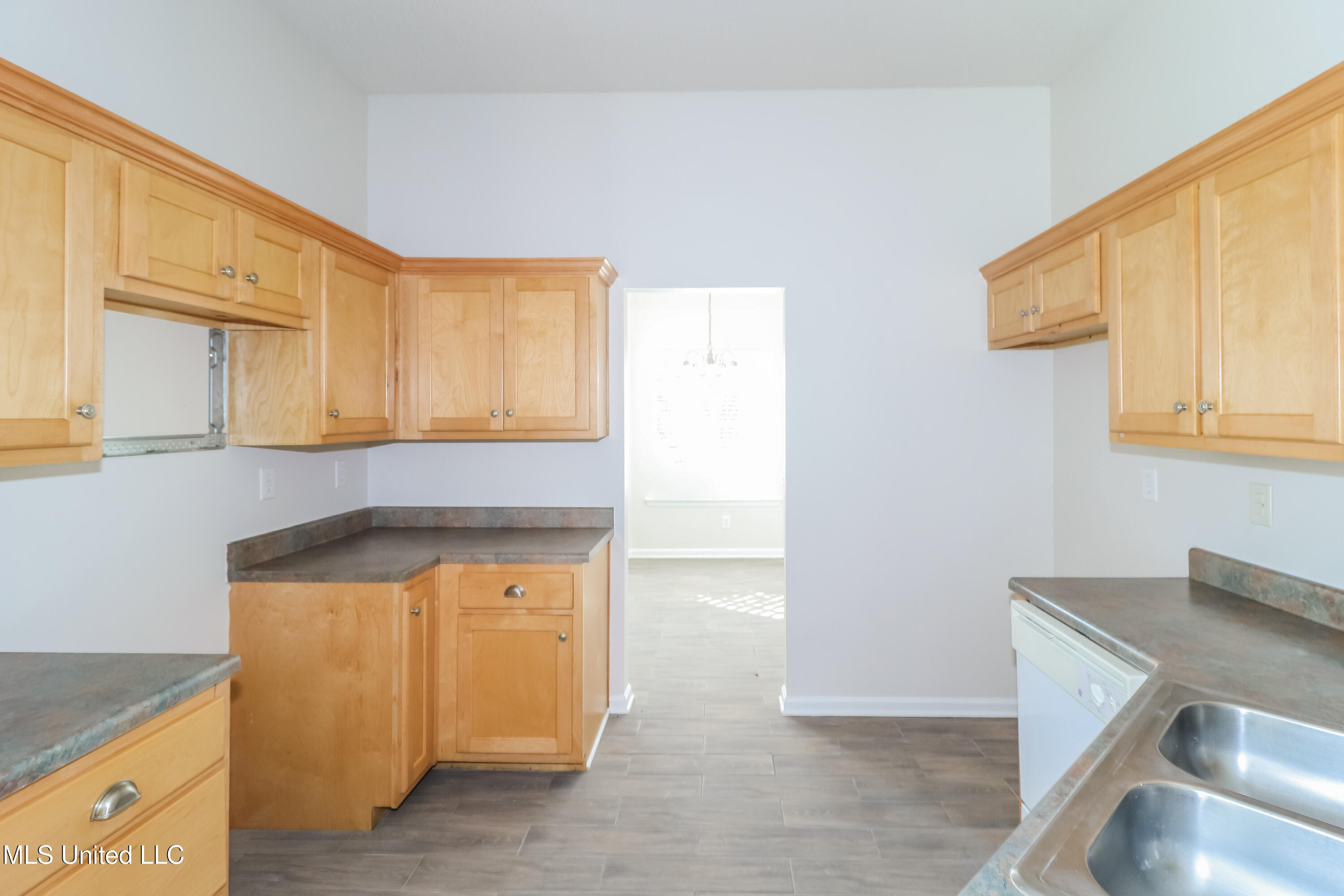 5890 Carrel Cove Southaven, MS 38671 - Photo 6 of 15 007-photo-kitchen-15006394