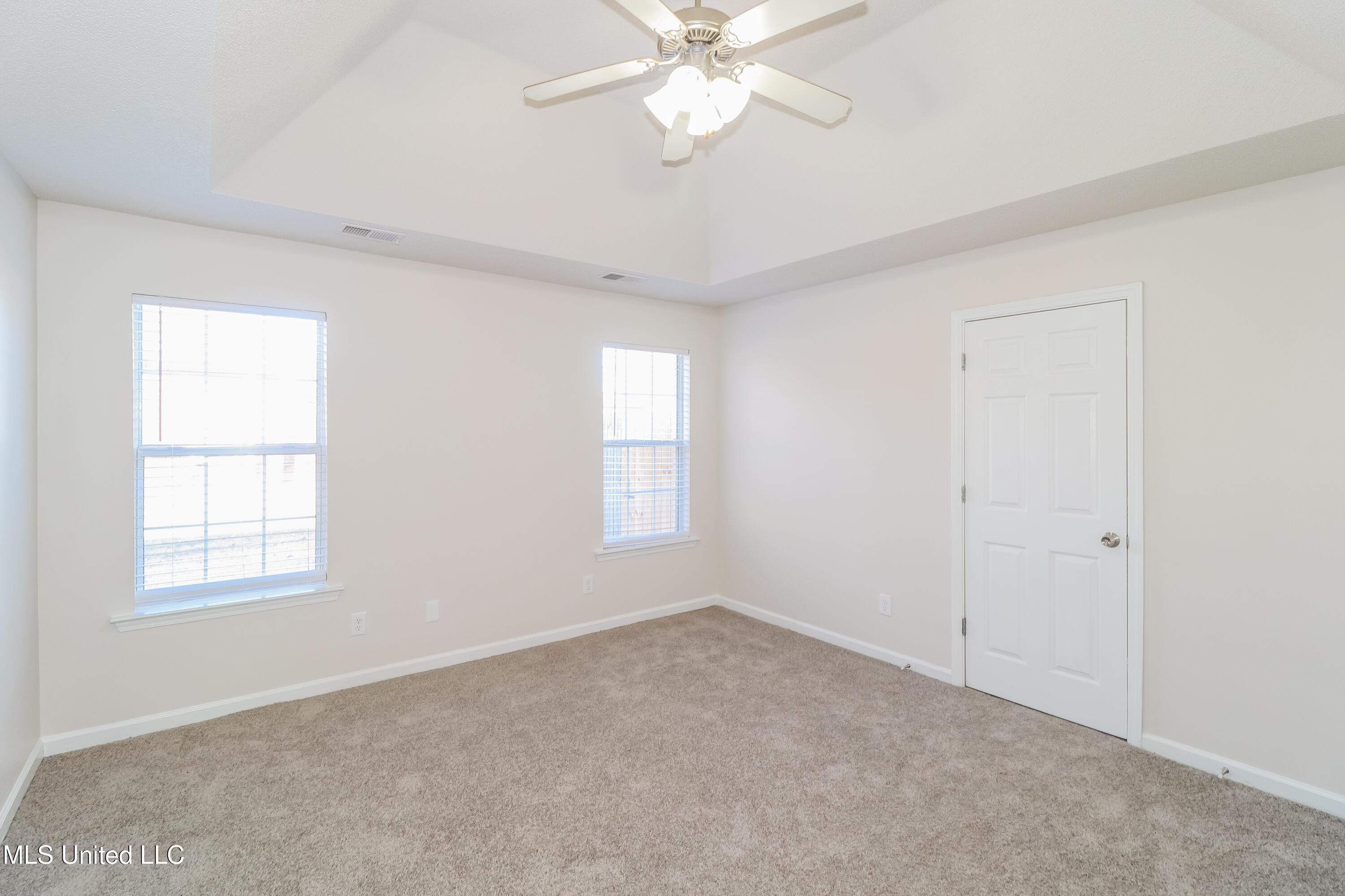 5890 Carrel Cove Southaven, MS 38671 - Photo 8 of 15 009-photo-primary-bedroom-15006387