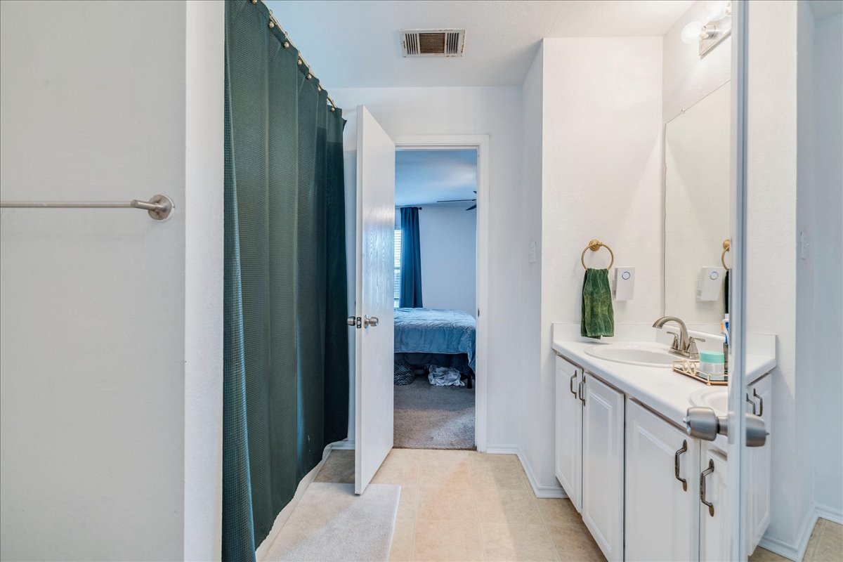 148 Buttercup Way Kyle, TX 78640 - Photo 17 of 30 a en suite bathroom with a sink and mirror