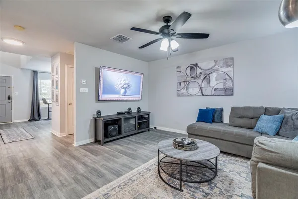 $299,900 | 148 Buttercup Way, Kyle, TX 78640