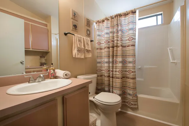 a view of entryway with patio