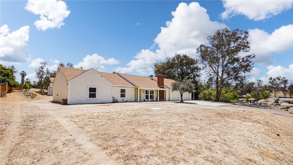 18570 Halter Lane Riverside, CA 92504 - Photo 4 of 63 A rare 3+ car garage setup adds even more value and flexibility