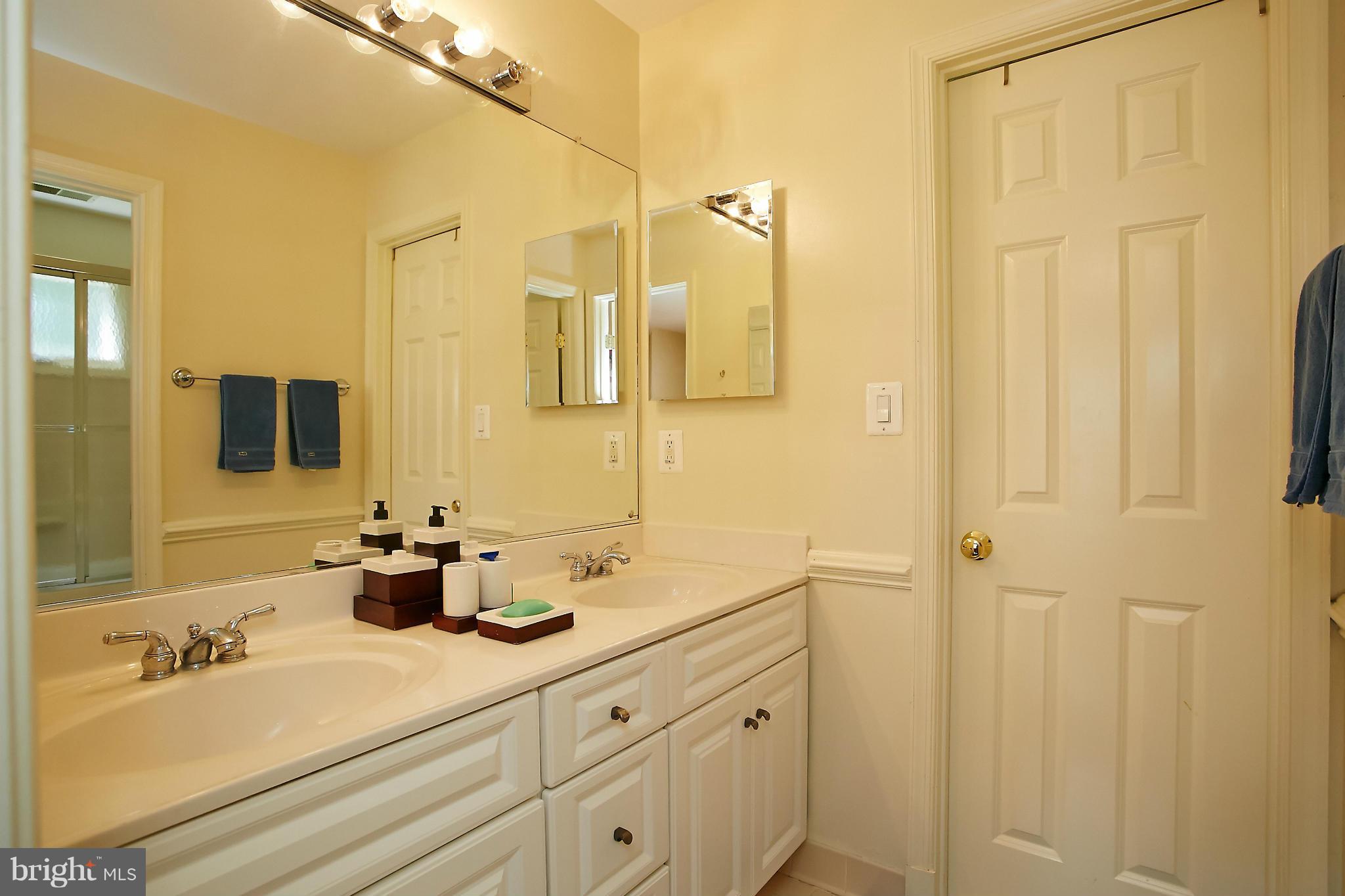 7700 Bells Mill Road Bethesda, MD 20817 - Photo 24 of 29 Bath (Master)