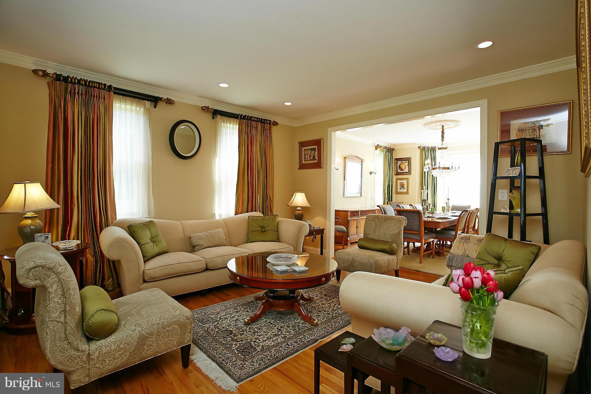 7700 Bells Mill Road Bethesda, MD 20817 - Photo 7 of 29 Living Room