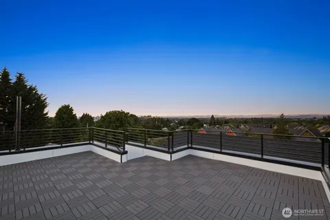 $625,000 | 5921 32nd Avenue Southwest, Unit B, Seattle, WA 98126