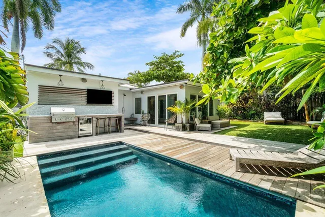 a view of a house with backyard and sitting area