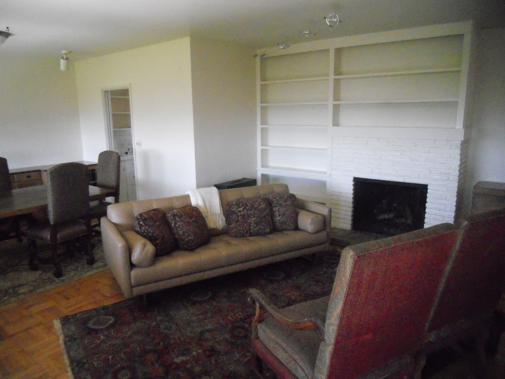 958 Garcia Road Santa Barbara, CA 93103 - Photo 2 of 7 Living Room
