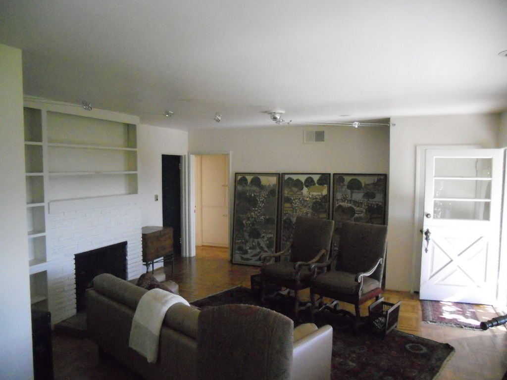958 Garcia Road Santa Barbara, CA 93103 - Photo 3 of 7 Living Room2