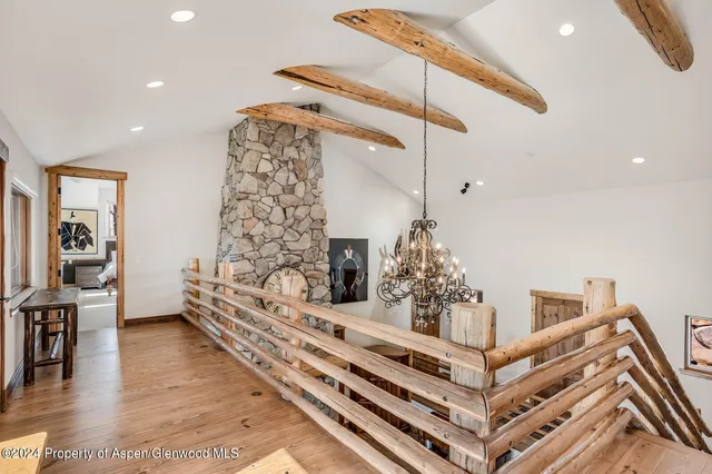 a view of a house with porch and outdoor space