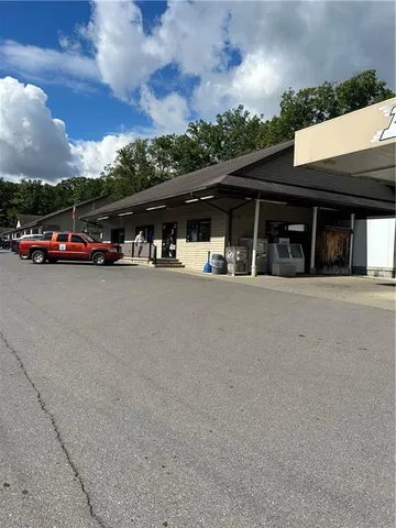 a view of a park with welcome board