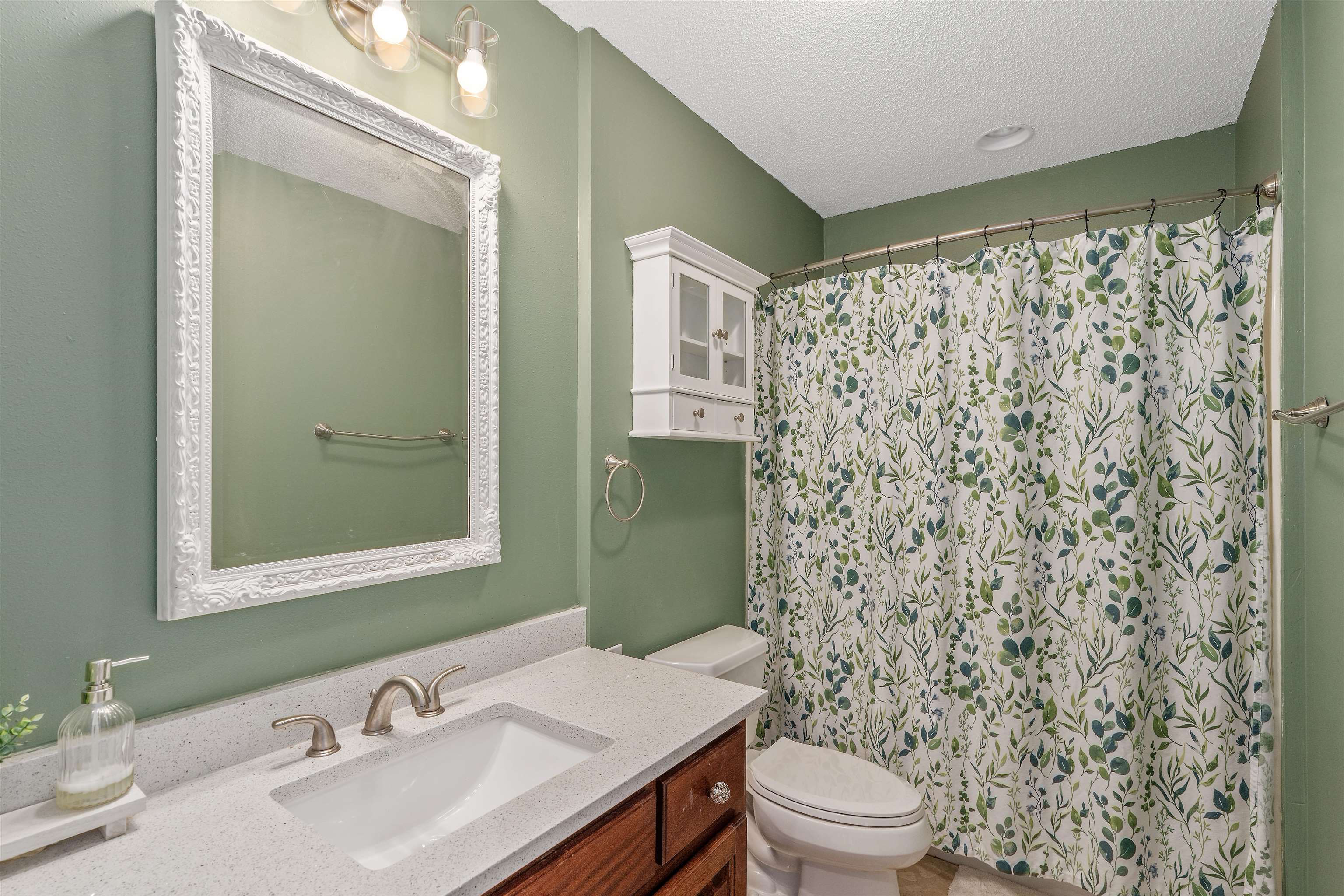 34711 Pond Road Stapleton, AL 36578 - Photo 20 of 38 Main Bathroom