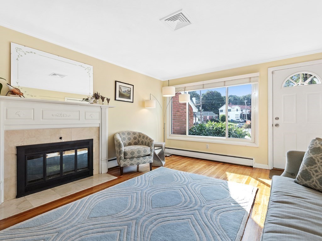 40 Augustus Road Waltham, MA 02452 - Photo 3 of 40 Gallery Image 3