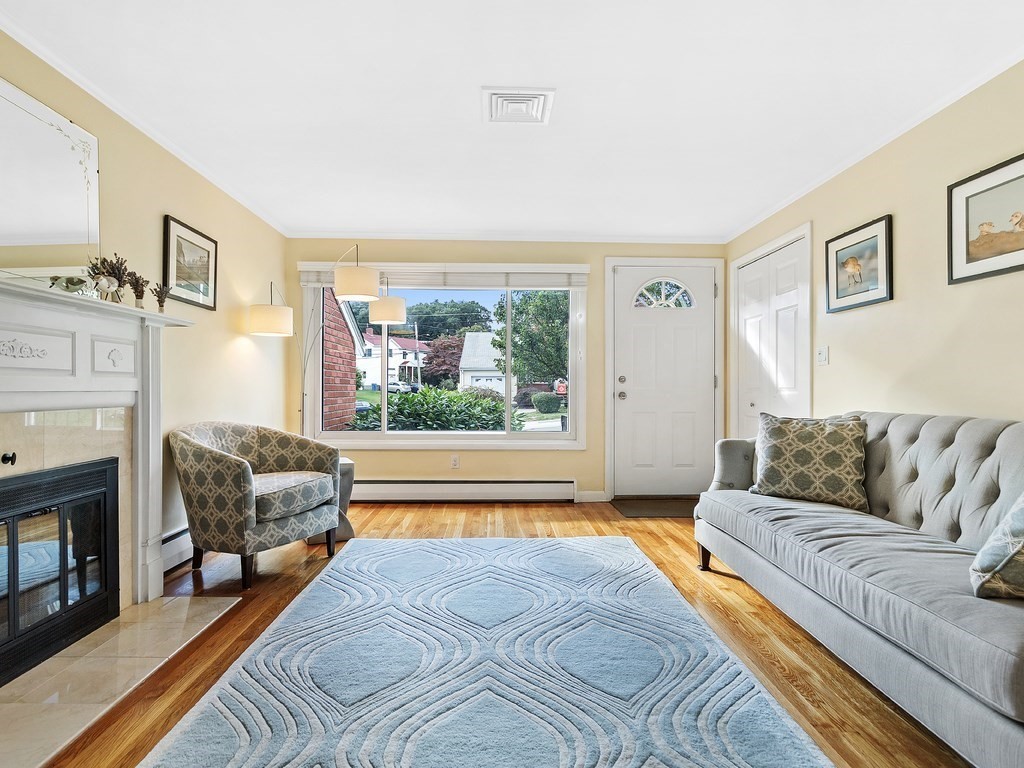 40 Augustus Road Waltham, MA 02452 - Photo 4 of 40 Gallery Image 4