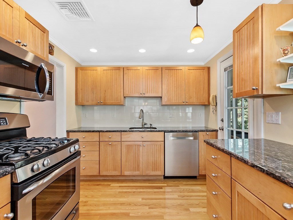 40 Augustus Road Waltham, MA 02452 - Photo 8 of 40 Gallery Image 8