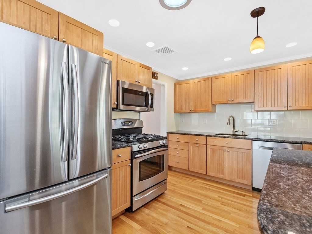 40 Augustus Road Waltham, MA 02452 - Photo 9 of 40 Gallery Image 9