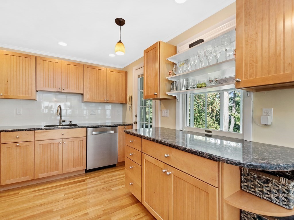 40 Augustus Road Waltham, MA 02452 - Photo 10 of 40 Gallery Image 10