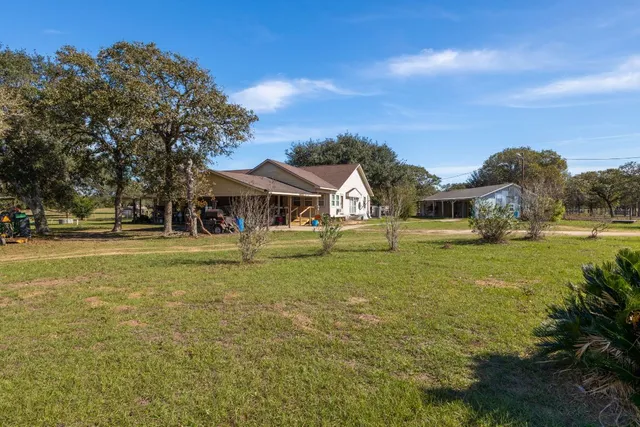 $1,750,000 | 1009 Private Road 1024, Hallettsville, TX 77964
