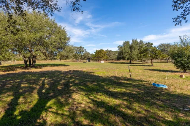 $1,750,000 | 1009 Private Road 1024, Hallettsville, TX 77964