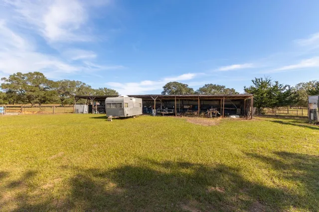 $1,750,000 | 1009 Private Road 1024, Hallettsville, TX 77964