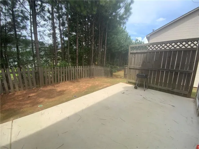 a view of a house with a backyard