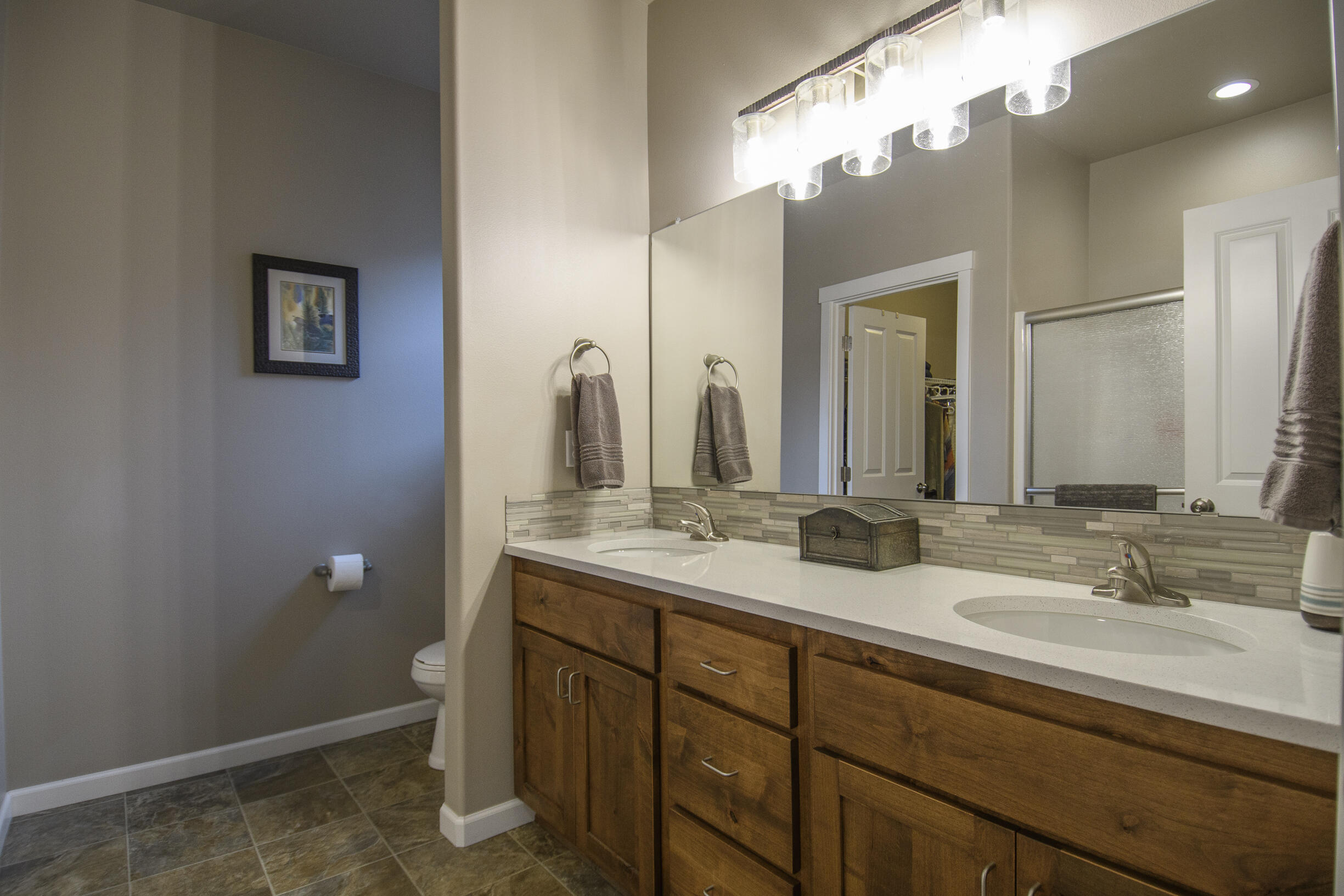 2745 Southwest 32nd Street Redmond, OR 97756 - Photo 26 of 28 Primary Bath with dual sinks