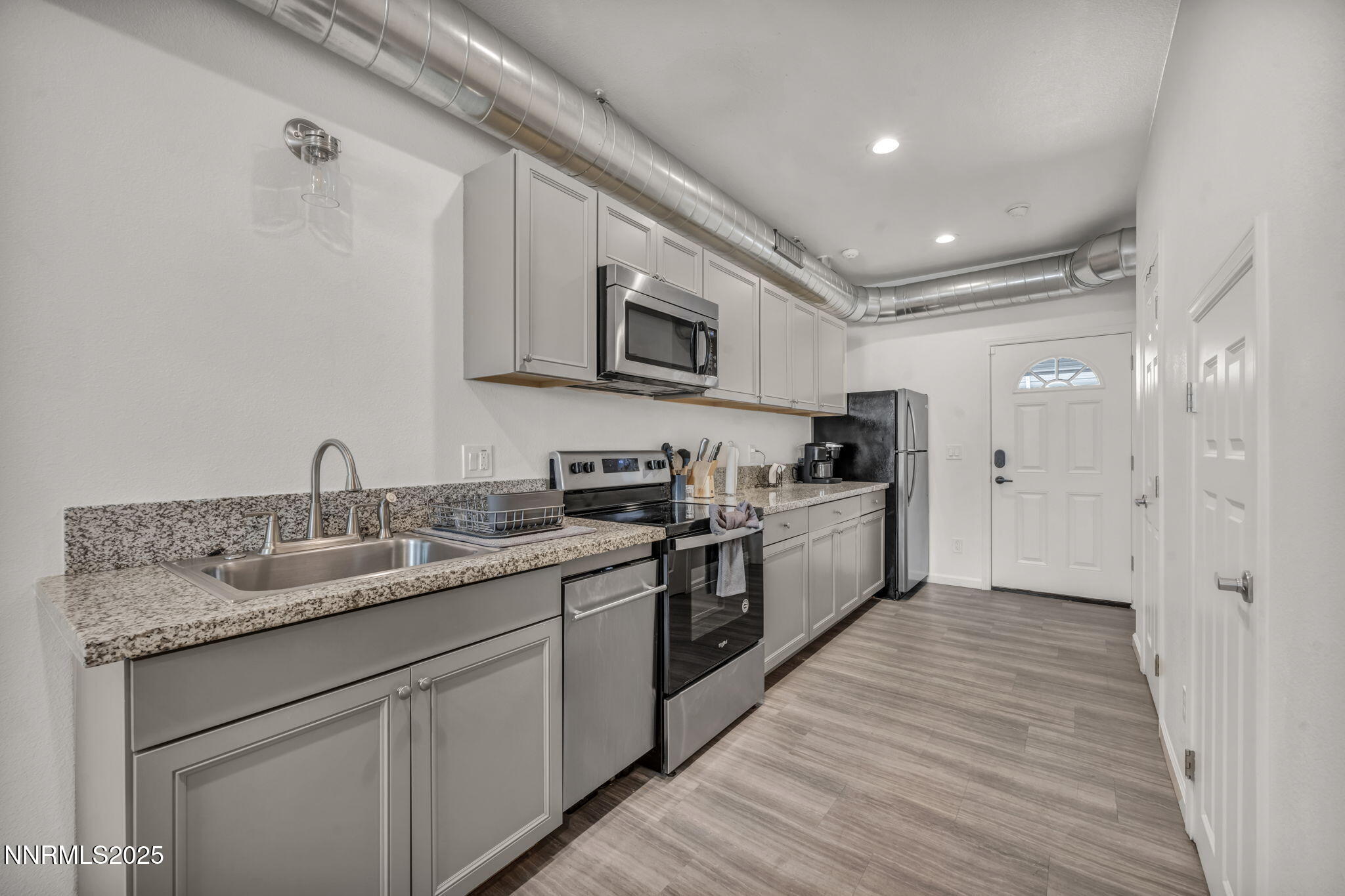 32-web-or-mls-442-e-7th-st-unit-2
